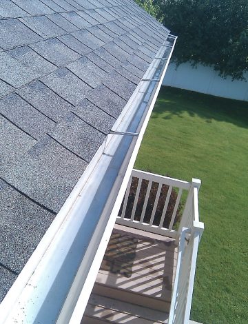 Clean and free flowing gutters after a gutter cleaning service.
